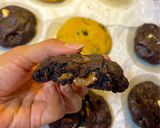 صورة لخطوة 3 من وصفة كوكيز نيويورك دبل تشوكلت (بحشو الشوكلت سبريد) 🍪
