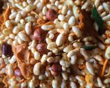 कुरमुरे फरसाण चिवडा (Kurmure Farsan Chivda Recipe In Marathi) रेसिपी स्टेप 4 फोटो 