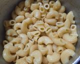 Foto del paso 1 de la receta: Coditos con queso untable saborizado