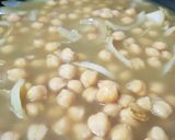 Foto del paso 3 de la receta: Garbanzos con cebolla