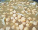 Foto del paso 3 de la receta: Garbanzos con cebolla