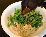 Hình bước làm 3 của món Rau muống trộn đậu phụ, hạt điều