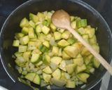 Une image de l'étape 1 de Curry fève et courgette.