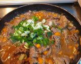Foto langkah ke 4 dari resep Tumis Daging Saos Tomat dan Wortel.