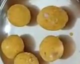 A picture of step 2 of Bread corn balls with gravy.