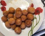 A picture of step 3 of Fried mozzarella balls.