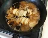 A picture of step 3 of Chicken and Eggs Bowl (Oyakodon).