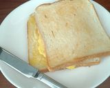 Foto langkah ke 7 dari resep Egg And Cheese Toast.