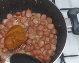 A picture of step 4 of Tum yum Sausages rice.