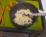 A picture of step 3 of Golden Fried Rice（gold rimming silver）.