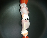 Foto del paso 4 de la receta: Brochetas de pollo y langostinos con crema de teriyaki