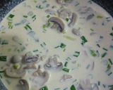 Foto del paso 4 de la receta: Fideos a la crema, con verdeo y champiñones 😋🍄