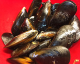 Foto del paso 1 de la receta: Mejillones con salsa marinera picante 🍅🍋
