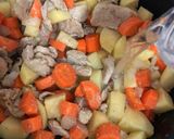 รูปขั้นตอนการทำที่ 4 ของ แกงกะหรี่หมู 🍛