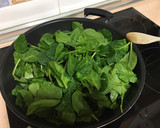 Foto del paso 1 de la receta: Hojaldre de espinacas con queso