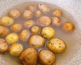 Gambar langkah 1 resipi 👩‍🍳Crispy Smashed Baby Potatoes🥔.