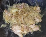 洋蔥燴炒雞腿肉的食譜步驟3照片