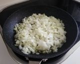 Foto del paso 2 de la receta: Empanada de atún con tomate