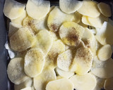 Foto del paso 1 de la receta: Verdel al horno con guarnición de patata panadera y cebolla