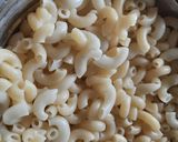 A picture of step 3 of Shezwan sauce spicy macaroni.