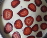 Foto del paso 4 de la receta: Tarta de fresas con nata sin horno😋😊🍓