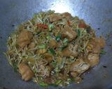 Foto langkah ke 3 dari resep Oseng Tahu Kecambah.