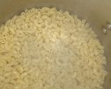 A picture of step 1 of Macaroni and sausage eggsauce.