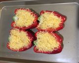 Foto del paso 1 de la receta: Morrones con huevo y queso, y papas con salsa blanca de cebollitas de verdeo!!