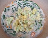 Foto langkah ke 3 dari resep Kembang Kol Kuah Kari.