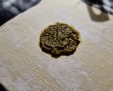 Foto del paso 1 de la receta: QUESO🧀BRIE Hojaldrado🥐, en Cama de Pesto🌿...!