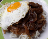 Foto del paso 9 de la receta: Berenjenas🍆 y cebollas🌰 en salsa con arroz🍚 y 🍳