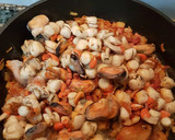 Foto del paso 5 de la receta: Zamburiñas y mejillones en salsa