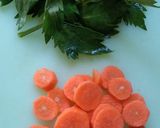 Foto langkah ke 1 dari resep Sayur Bening Daun Kelor.