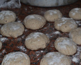 Foto del paso 2 de la receta: Pan pita con masa madre, semillas y harina integral