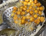A picture of step 3 of Crispy masala chana katori.