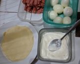 Foto langkah ke 2 dari resep Risol Mayo Sosis Telur.
