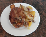 Foto del paso 9 de la receta: Codillo asado, con papas y cebolla