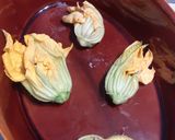 Une image de l'étape 3 de Fleurs de courgettes farcies.