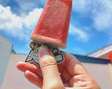 Foto langkah ke 5 dari resep Strawberry Yogurt Popcicle.