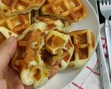 Hình bước làm 4 của món Bánh mì waffle trứng muối - chà bông