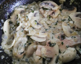Foto del paso 5 de la receta: Champiñones a la crema con aguacate y tomate