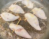 Foto del paso 7 de la receta: Chipirones rellenos en salsa picantona..
