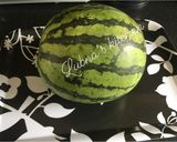 A picture of step 2 of HOW TO MAKE A WATERMELON BASKET:.