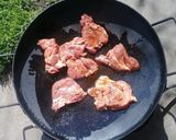 Foto del paso 2 de la receta: Chuletas de cerdo con puré mixto