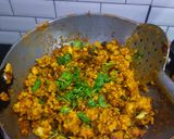 A picture of step 4 of Urad Dal Kachori.