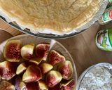 Une image de l'étape 3 de Tarte figues, chèvre et pignons.