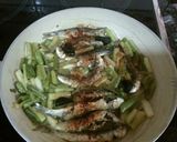 Foto del paso 3 de la receta Sardinas fritas en salazón y ajos tiernos