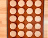 Foto del passaggio 5 della ricetta Macarons al cocco con tatin di mele