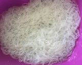 Foto langkah ke 1 dari resep Muffin Bihun Isi Ayam.