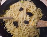 A picture of step 4 of Linguine with lumpfish roe eggs and prawns.